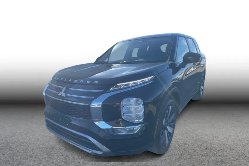 2025 Mitsubishi Outlander SE photo 1