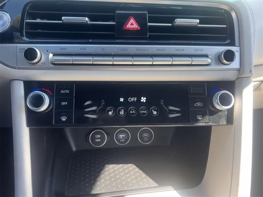 2024 Genesis G70 2.5T photo 26