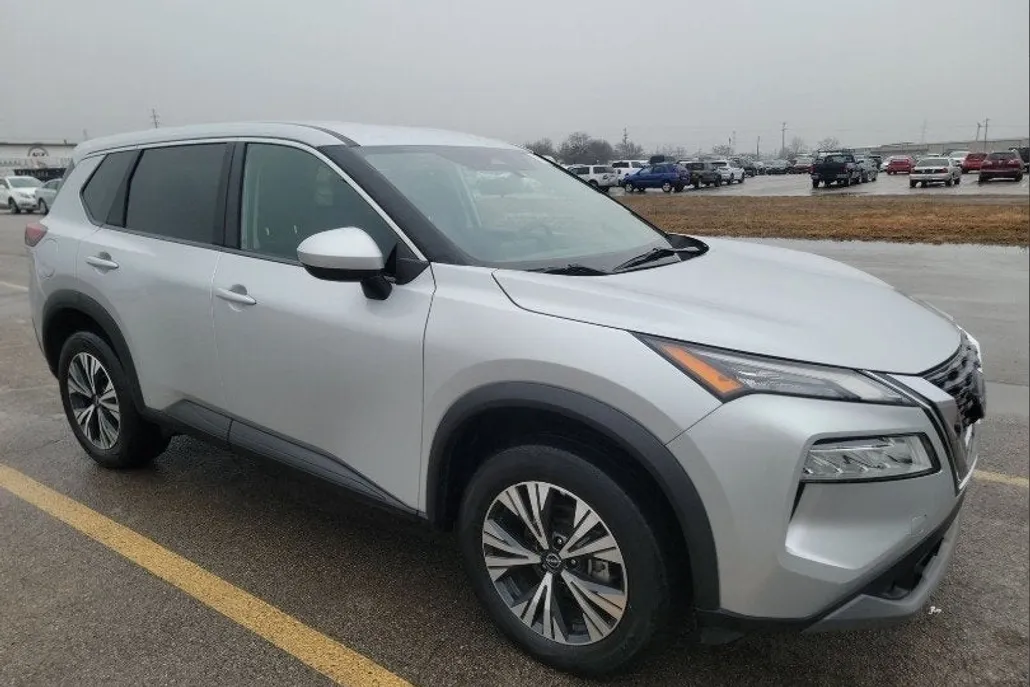 2023 Nissan Rogue SV photo 1