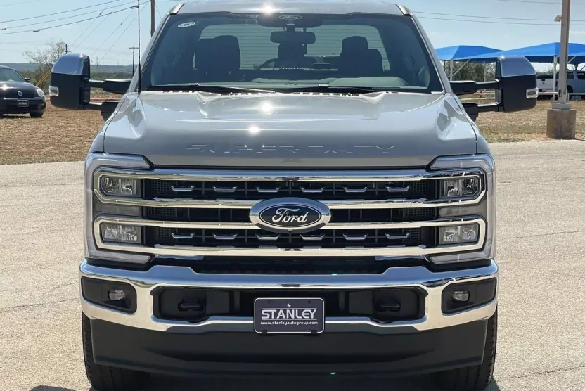 2026 Ford F-250 Lariat photo 1