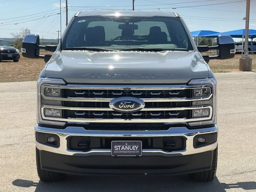 2026 Ford F-250 Lariat photo 1