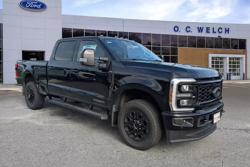 2025 Ford F-350 Lariat photo 1