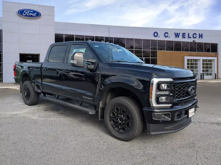 2025 Ford F-350 Lariat photo 1