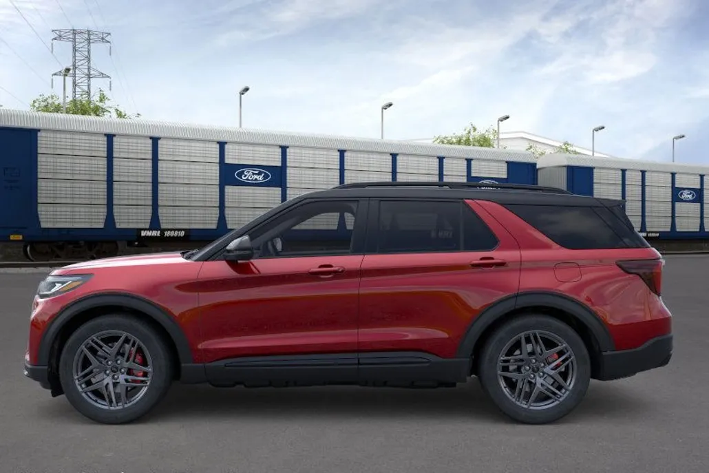 2025 Ford Explorer ST photo 1