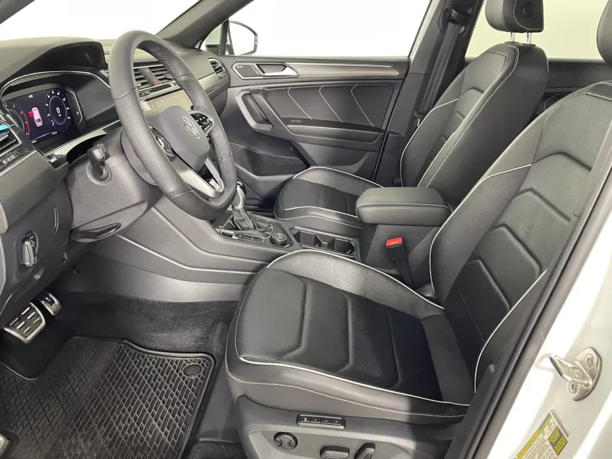 2022 Volkswagen Tiguan SEL Premium R-Line photo 1
