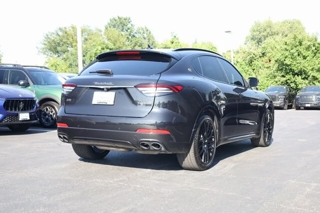 2021 Maserati Levante S photo 1