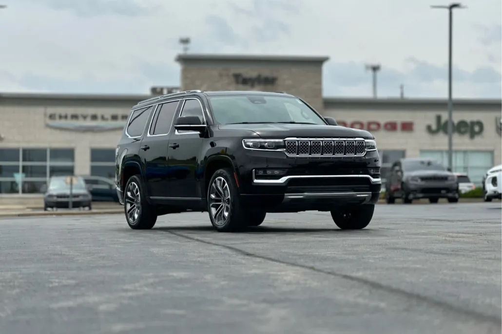 2023 Jeep Grand Wagoneer III photo 1
