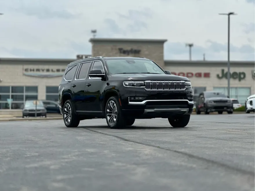 2023 Jeep Grand Wagoneer III photo 1
