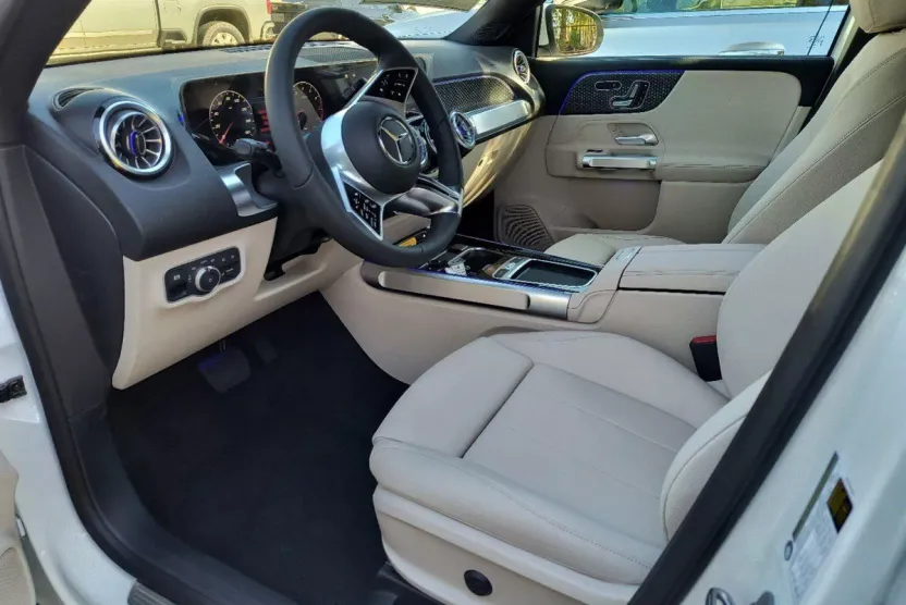 2025 Mercedes Benz GLB 250 photo 1