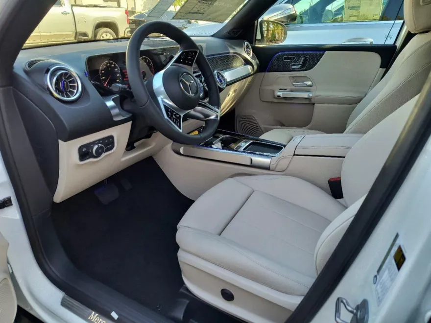 2025 Mercedes Benz GLB 250 photo 1