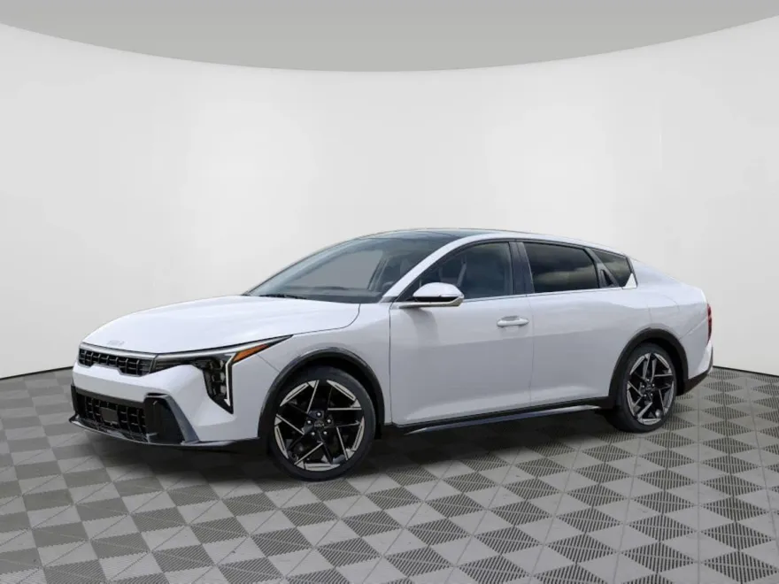 2025 Kia K4 GT-Line photo 1