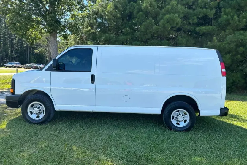 2015 Chevrolet Express 2500 Cargo Van photo 1