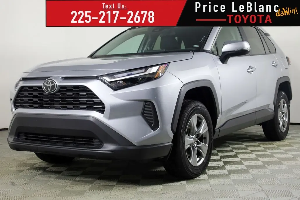 2024 Toyota RAV4 XLE photo 1