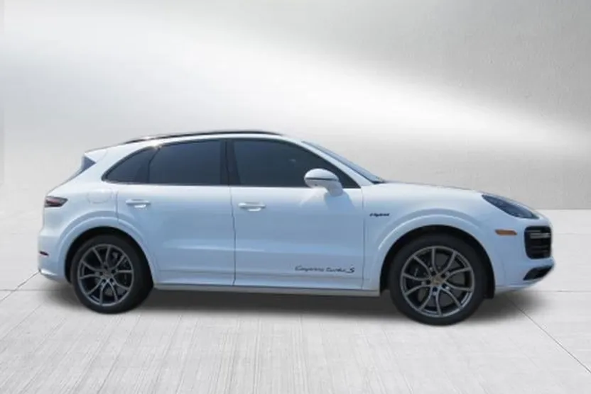 2022 Porsche Cayenne Turbo S E-Hybrid photo 1