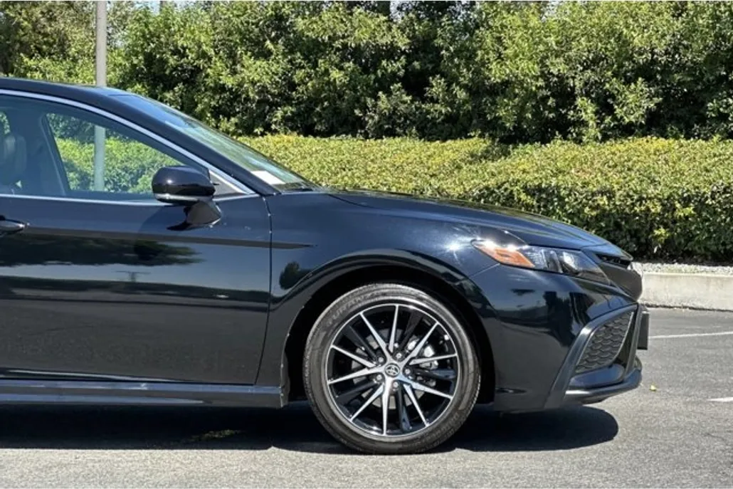 2024 Toyota Camry SE photo 1