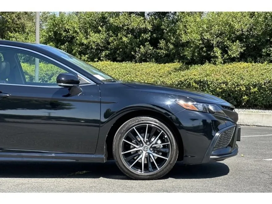 2024 Toyota Camry SE photo 1