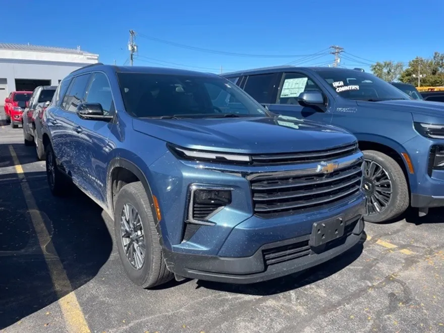 2025 Chevrolet Traverse 2LT photo 1