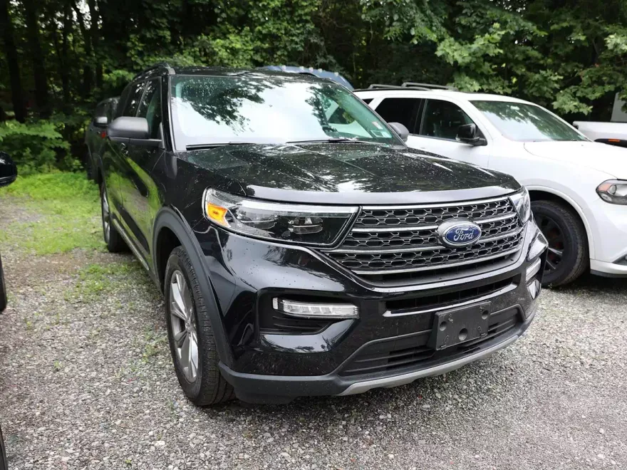 2022 Ford Explorer XLT photo 1