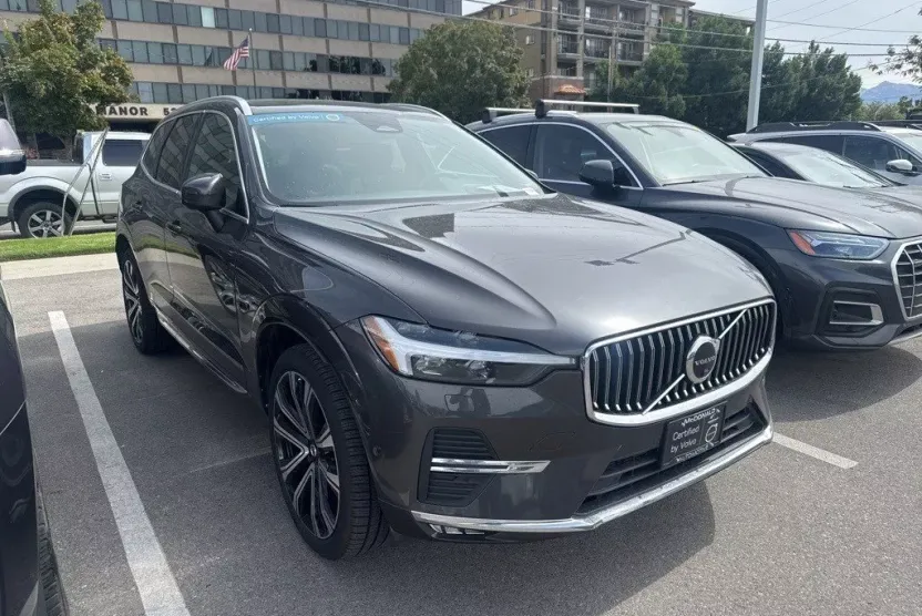 2023 Volvo XC60 B5 Ultimate photo 1
