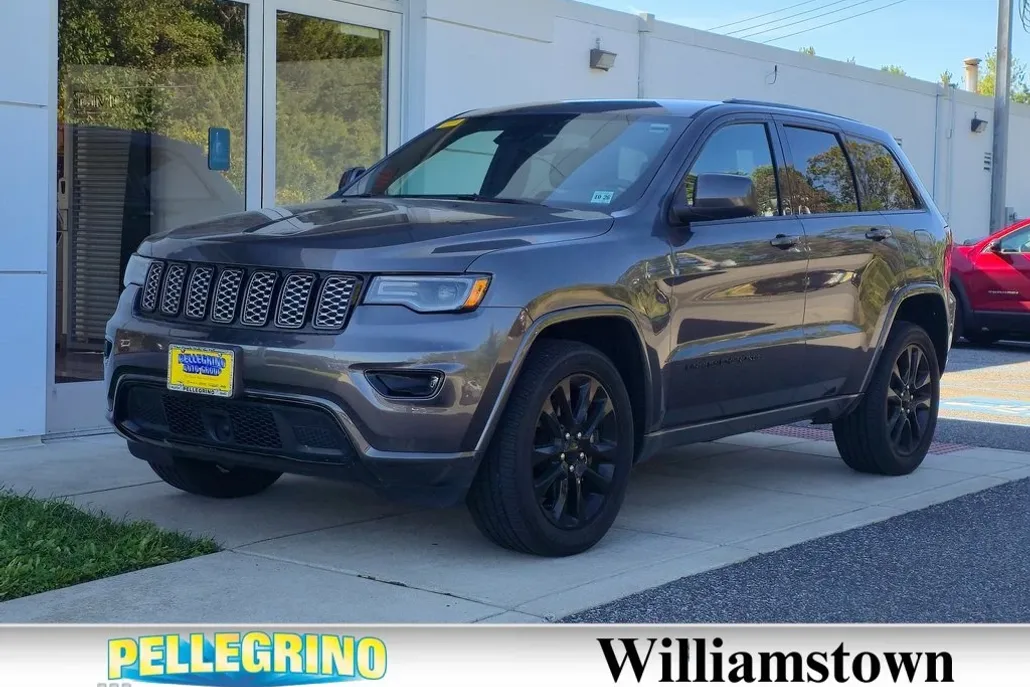 2021 Jeep Grand Cherokee Laredo photo 1