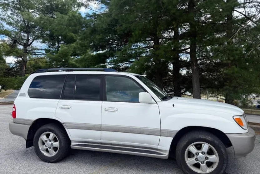 2004 Toyota Land Cruiser Base photo 1