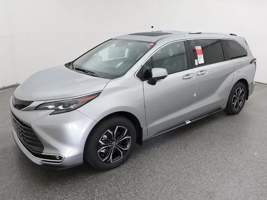 2025 Toyota Sienna Platinum photo 1