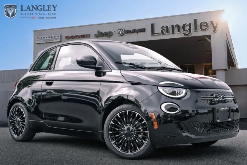 2025 Fiat 500e Red photo 1