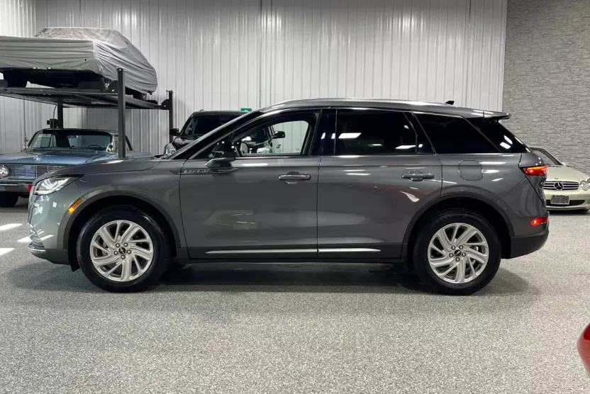2022 Lincoln Corsair Standard photo 1