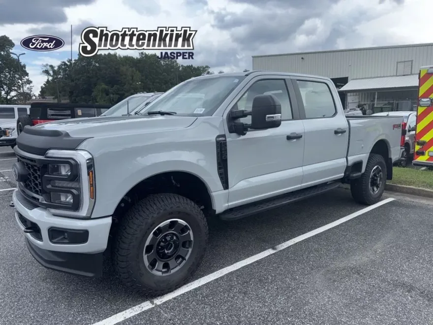 2025 Ford F-250 XL photo 1