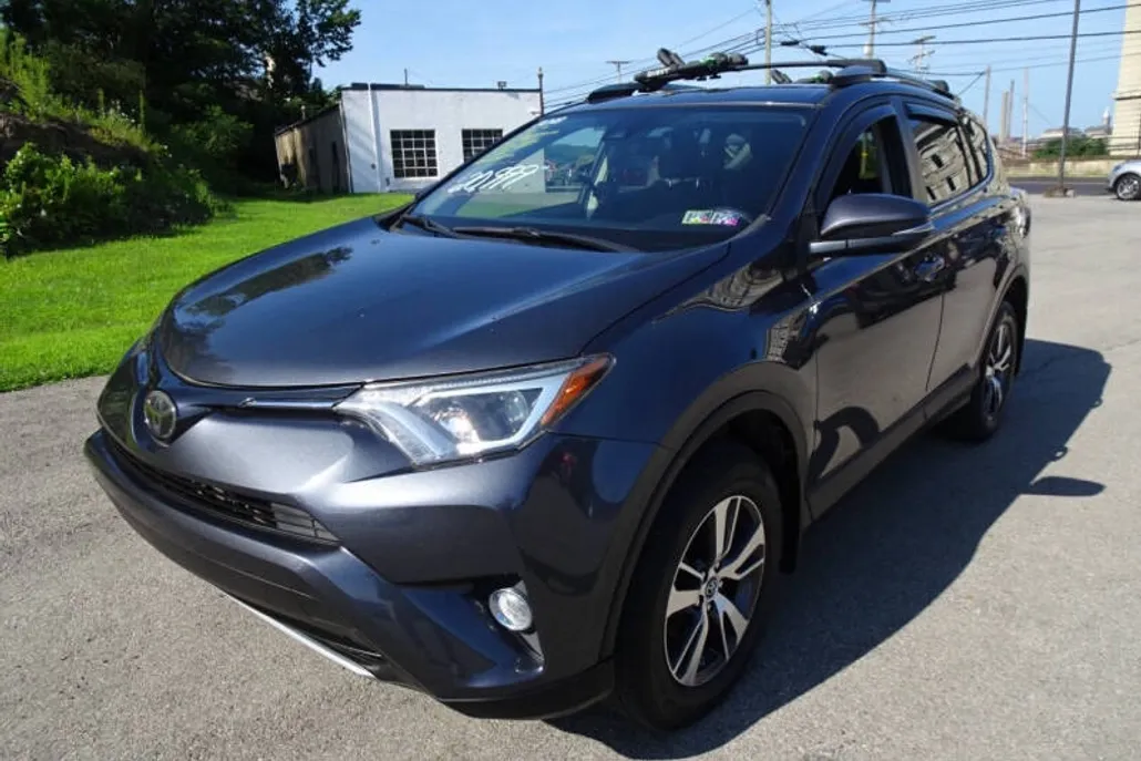 2018 Toyota RAV4 XLE photo 1