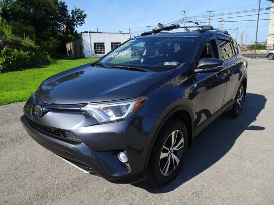 2018 Toyota RAV4 XLE photo 1