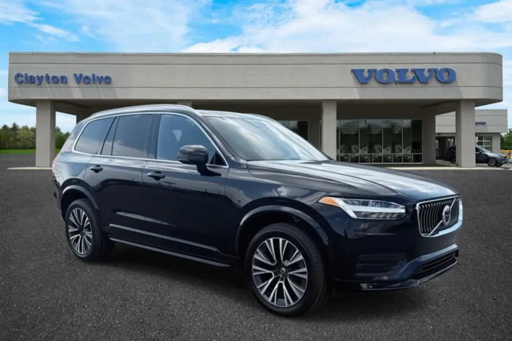 2021 Volvo XC90 T6 AWD Momentum photo 1