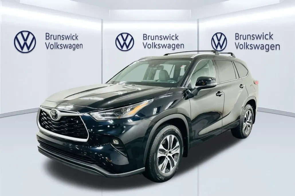 2022 Toyota Highlander XLE photo 1