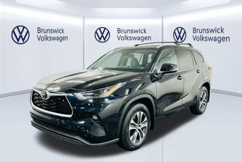2022 Toyota Highlander XLE photo 1