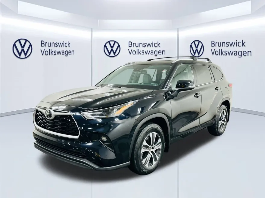 2022 Toyota Highlander XLE photo 1