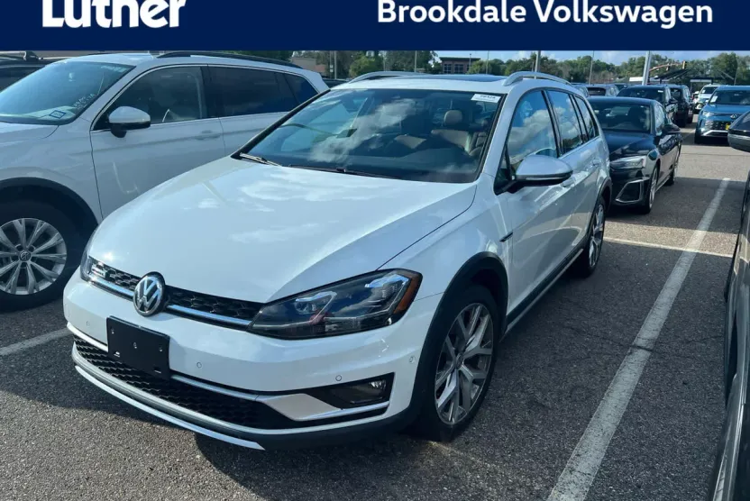 2018 Volkswagen Golf Alltrack SEL photo 1