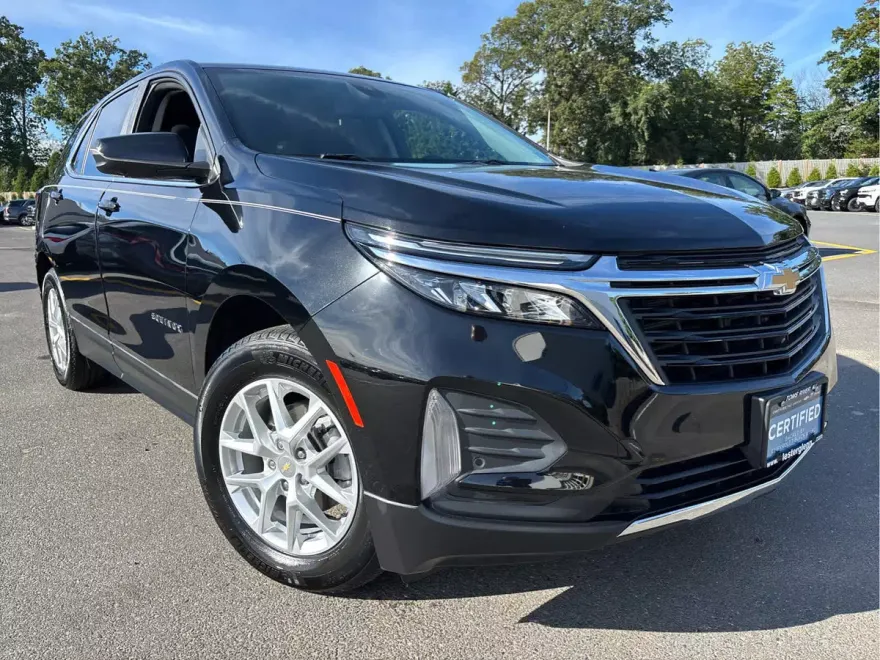 2023 Chevrolet Equinox LT photo 1