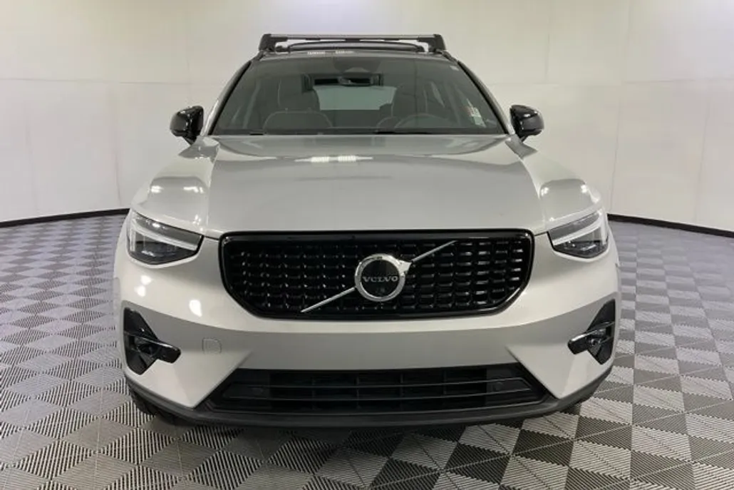 2023 Volvo XC40 AWD Ultimate photo 1