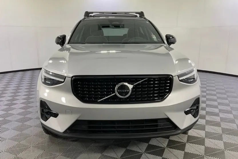 2023 Volvo XC40 AWD Ultimate photo 1