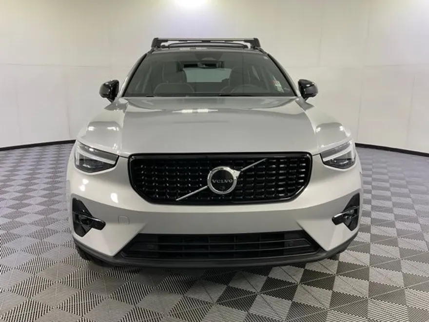 2023 Volvo XC40 AWD Ultimate photo 1