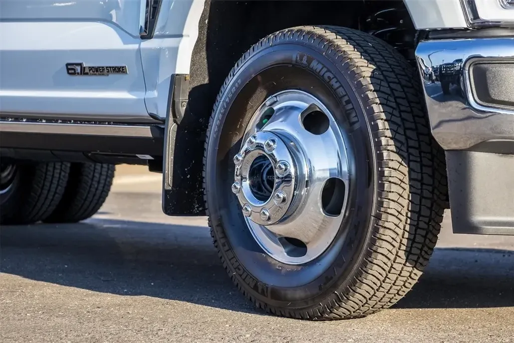 2026 Ford F-350 Lariat photo 1