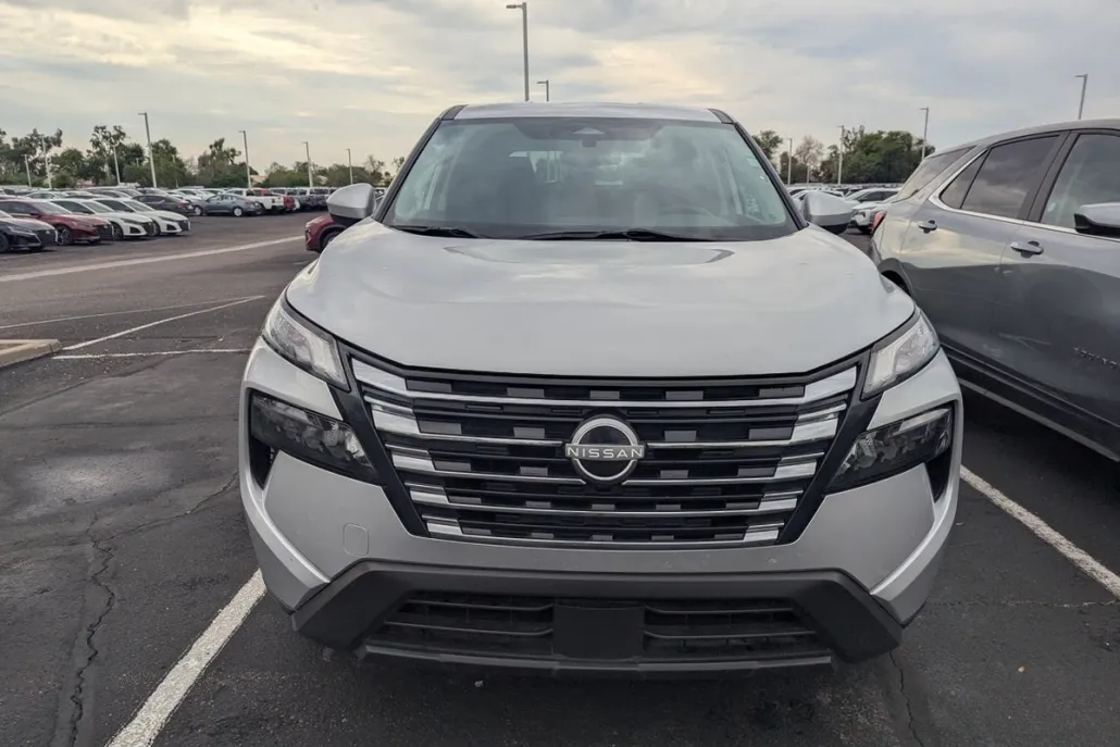 2024 Nissan Rogue SV photo 1