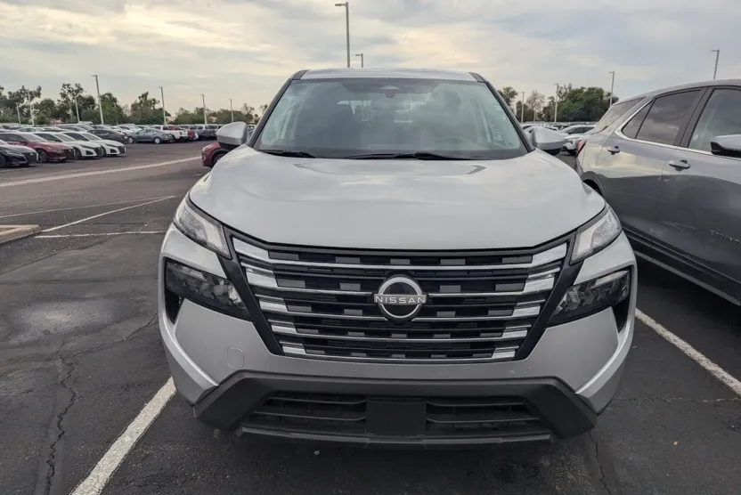 2024 Nissan Rogue SV photo 1