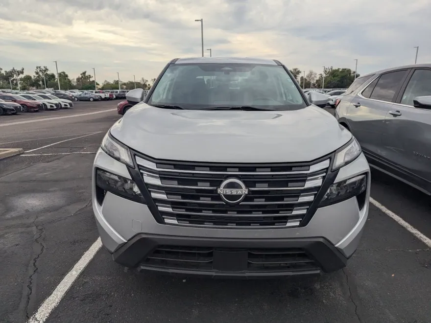 2024 Nissan Rogue SV photo 1