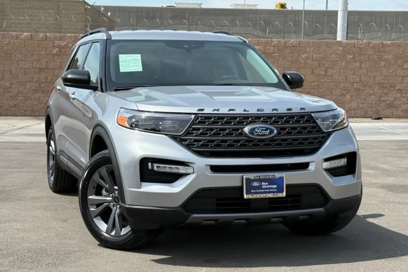 2022 Ford Explorer XLT photo 1