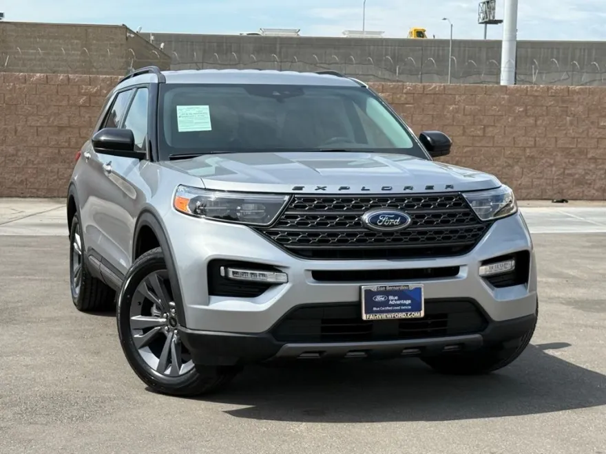 2022 Ford Explorer XLT photo 1