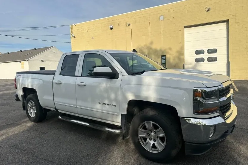 2016 Chevrolet Silverado 1500 LT photo 1