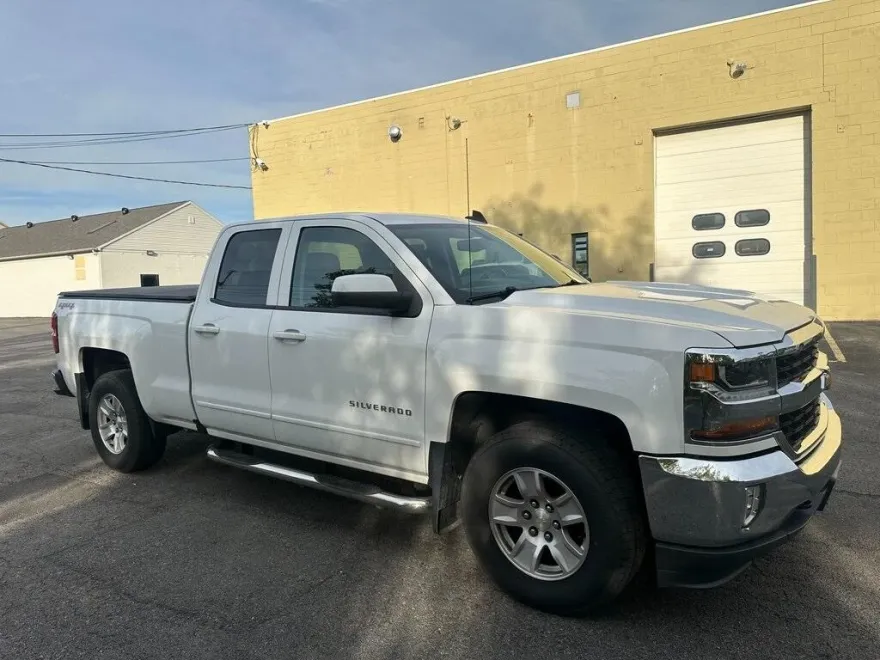 2016 Chevrolet Silverado 1500 LT photo 1