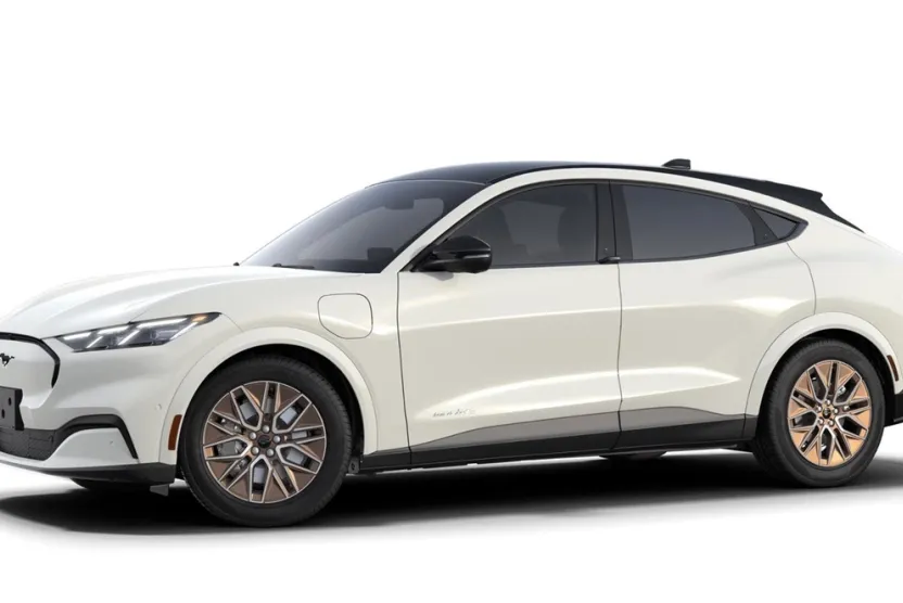 2025 Ford Mustang Mach-E Premium photo 1