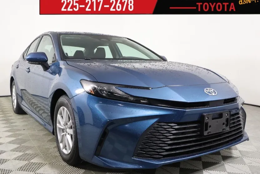 2025 Toyota Camry LE photo 1
